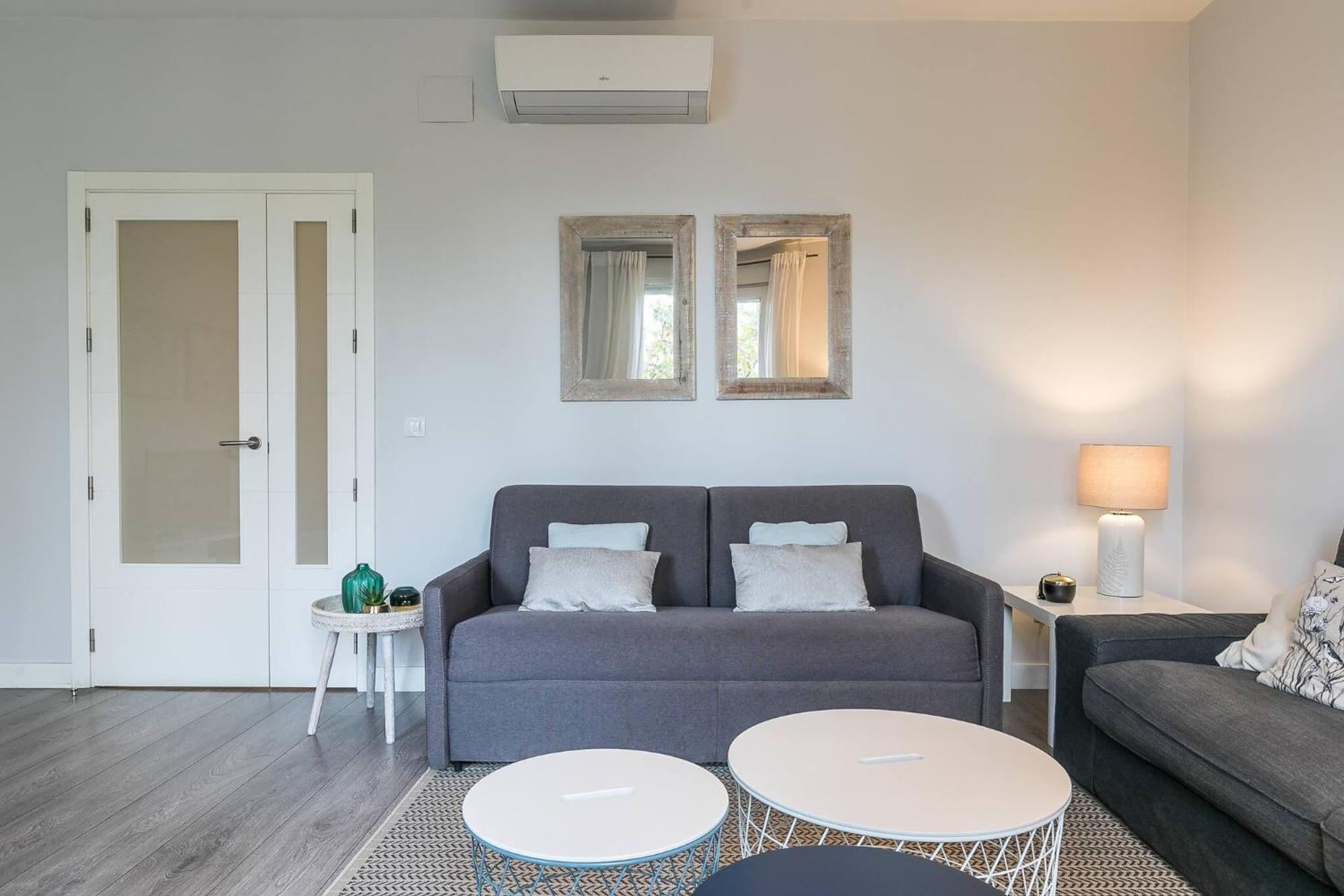 Castellana Suites Madrid Exterior photo